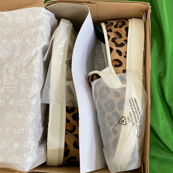 NIB UGG Alameda Spotty Slip On Leopard Shoes - Picture 11 of 12